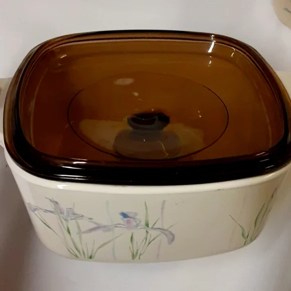 Vintage 80s90s Corningware Iris flower two casserole dishes 1 lid Fantas… - Picture 10 of 10
